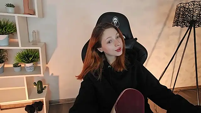 Snapshot of Only___Yours chatting on February 4, 2026, 6:58 pm Only Yours online show from February 4, 2026, 6:58 pm