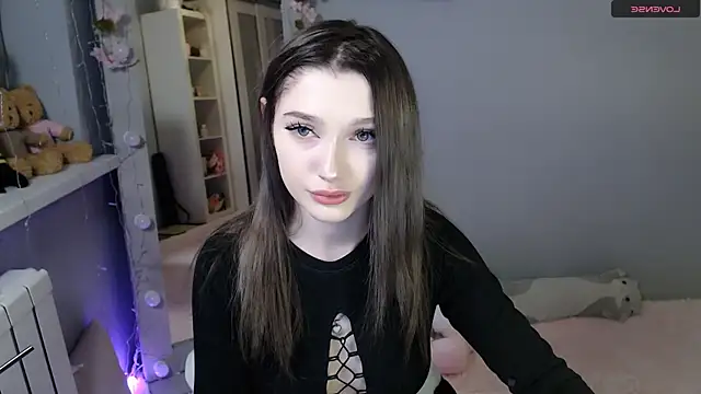 Snapshot of White_kitty01 chatting on December 7, 2024, 2:46 pm White kitty01 online show from December 7, 2024, 2:46 pm