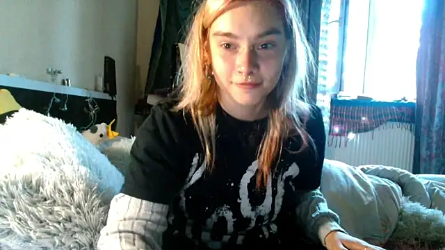 Snapshot of Sophie_Bell chatting on May 7, 2026, 4:56 pm Sophie Bell online show from May 7, 2026, 4:56 pm