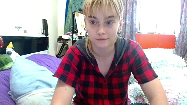 Snapshot of Sophie_Bell chatting on May 28, 2026, 4:37 pm Sophie Bell online show from May 28, 2026, 4:37 pm