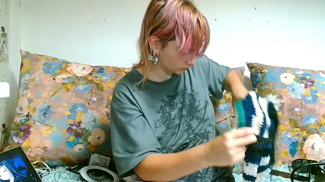 Snapshot of Sophie_Bell chatting on July 13, 2026, 6:00 pm Sophie Bell online show from July 13, 2026, 6:00 pm
