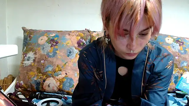 Snapshot of Sophie_Bell chatting on July 14, 2026, 7:08 pm Sophie Bell online show from July 14, 2026, 7:08 pm