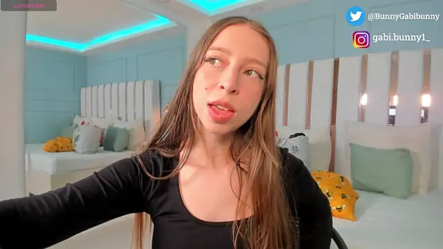 gabi bunny online show from April 15, 2026, 5:53 pm