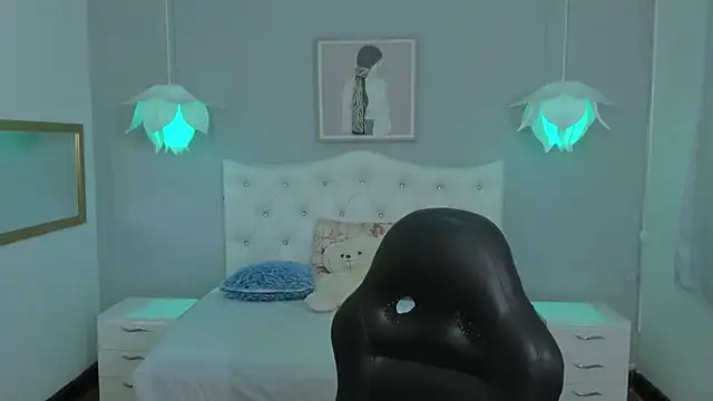 Lisa7 7 online show from November 17, 2025, 2:01 pm