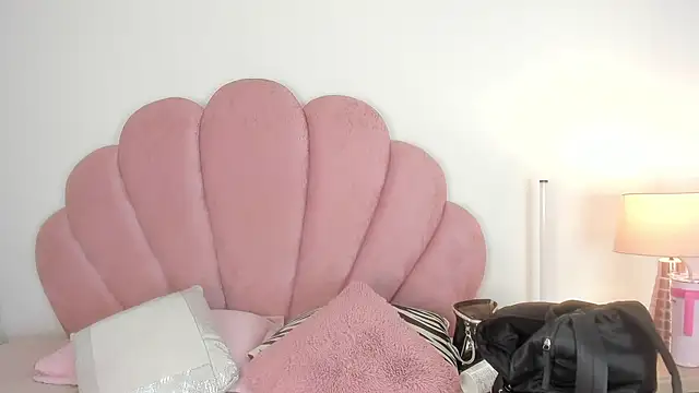 Nicole Paradise online show from July 8, 2026, 12:53 pm