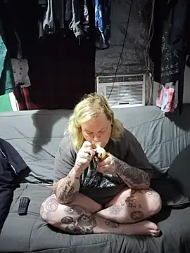 Trans Girl next door420 online show from June 14, 2026, 9:44 am