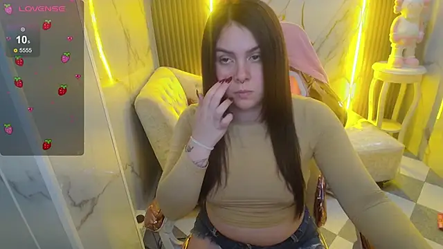 Snapshot of Paula_b_ chatting on September 27, 2025, 12:43 pm Paula b online show from September 27, 2025, 12:43 pm