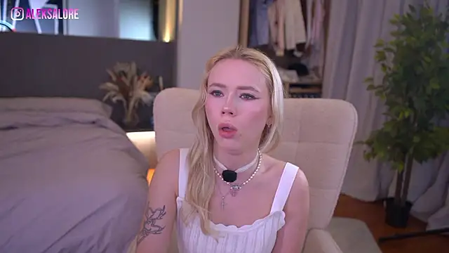 LexieLoree online show from March 21, 2026, 3:22 am