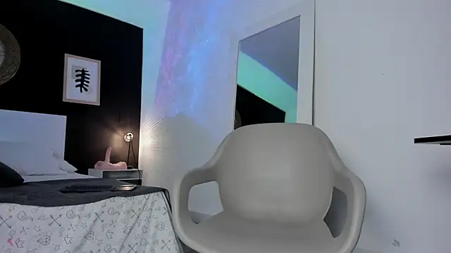 VioletPaket online show from February 27, 2025, 9:04 pm