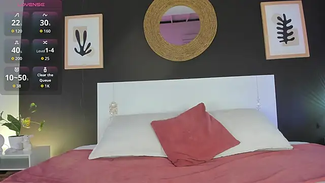 VioletPaket online show from May 27, 2026, 12:13 pm