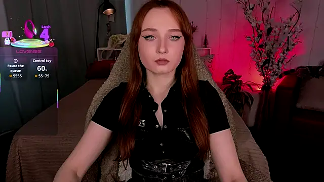 Snapshot of Emma_Chery chatting on October 17, 2025, 5:43 am Emma Chery online show from October 17, 2025, 5:43 am