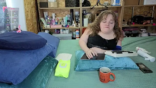 Snapshot of MiniNatalie chatting on January 18, 2026, 7:34 am MiniNatalie online show from January 18, 2026, 7:34 am