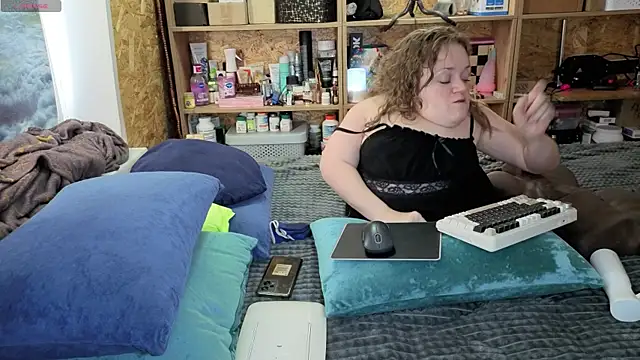 Snapshot of MiniNatalie chatting on February 1, 2026, 6:12 am MiniNatalie online show from February 1, 2026, 6:12 am