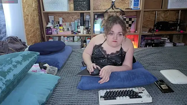 Snapshot of MiniNatalie chatting on February 20, 2026, 9:21 am MiniNatalie online show from February 20, 2026, 9:21 am