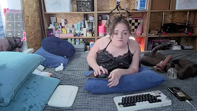 Snapshot of MiniNatalie chatting on February 25, 2026, 6:34 am MiniNatalie online show from February 25, 2026, 6:34 am