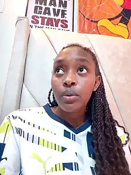 Snapshot of Sweet_mella chatting on April 18, 2026, 8:31 pm Sweet mella online show from April 18, 2026, 8:31 pm