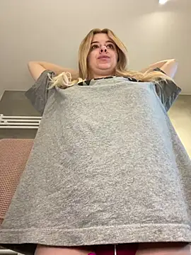 Mia-Minou online show from January 31, 2025, 10:52 am