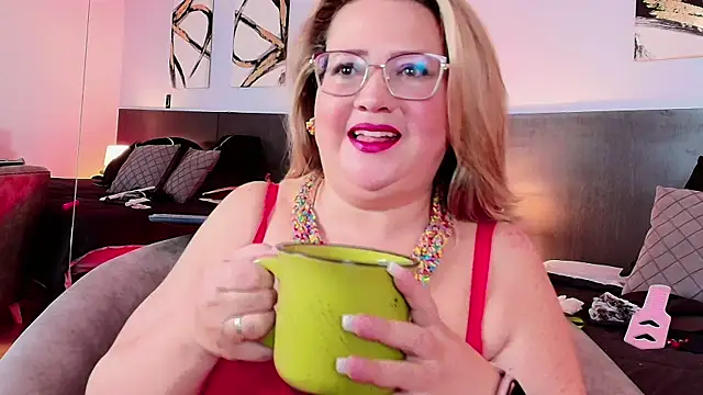 Snapshot of MartinaCaycedo chatting on January 9, 2025, 9:27 am MartinaCaycedo online show from January 9, 2025, 9:27 am