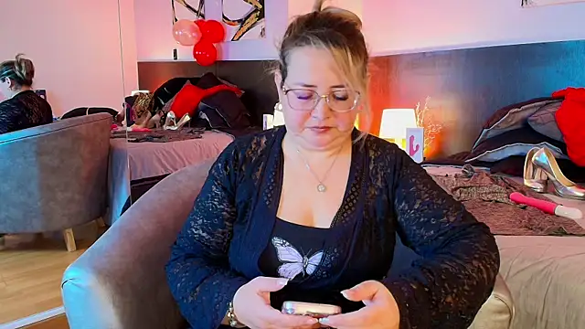 Snapshot of MartinaCaycedo chatting on February 9, 2025, 3:23 pm MartinaCaycedo online show from February 9, 2025, 3:23 pm