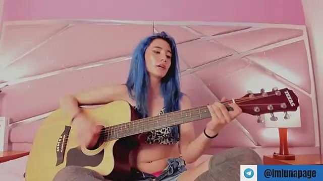 Snapshot of Lunapage chatting on February 7, 2025, 8:10 pm Lunapage online show from February 7, 2025, 8:10 pm