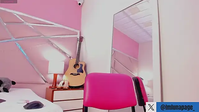 Snapshot of Lunapage chatting on February 12, 2025, 5:16 pm Lunapage online show from February 12, 2025, 5:16 pm