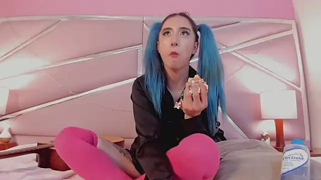 Snapshot of Lunapage chatting on March 18, 2025, 7:20 pm Lunapage online show from March 18, 2025, 7:20 pm