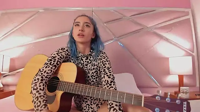 Snapshot of Lunapage chatting on March 21, 2025, 7:13 pm Lunapage online show from March 21, 2025, 7:13 pm