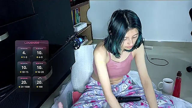 Camila---torres online show from October 4, 2025, 2:20 am