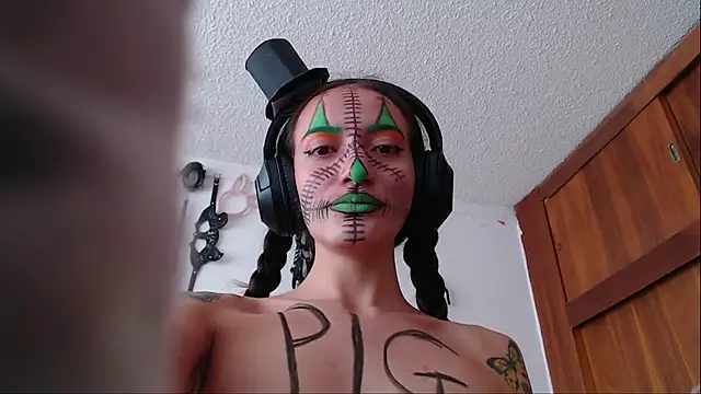 Eloise-brown online show from February 1, 2025, 8:47 pm