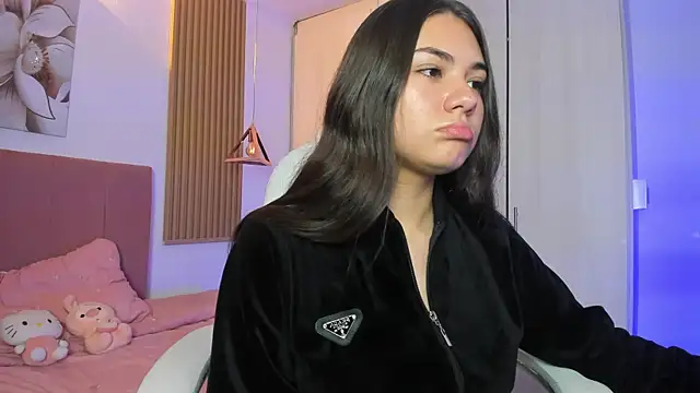 mia nevaeh online show from October 21, 2025, 8:42 pm