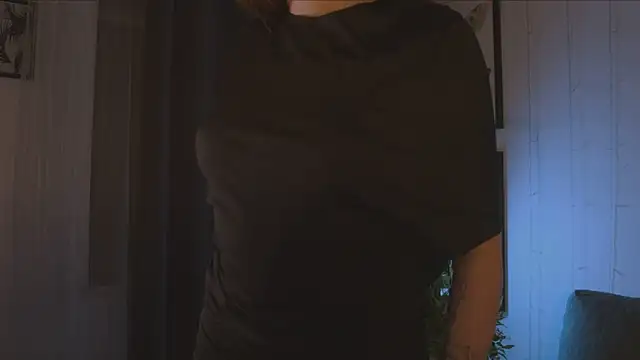 Snapshot of Freckle_Diyana chatting on October 1, 2025, 10:16 pm Freckle Diyana online show from October 1, 2025, 10:16 pm