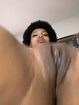 Snapshot of KimiAqua chatting on February 13, 2025, 8:24 pm KimiAqua online show from February 13, 2025, 8:24 pm