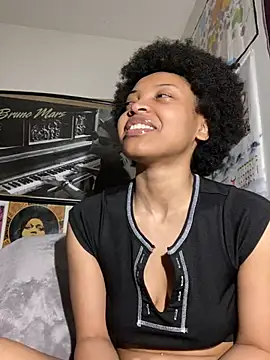 Snapshot of KimiAqua chatting on February 26, 2025, 6:37 am KimiAqua online show from February 26, 2025, 6:37 am