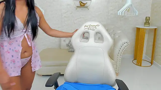 LYA SWEETX online show from January 15, 2026, 4:17 am