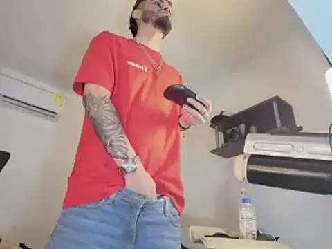 Snapshot of badanyboy chatting on March 24, 2026, 5:18 pm badanyboy online show from March 24, 2026, 5:18 pm