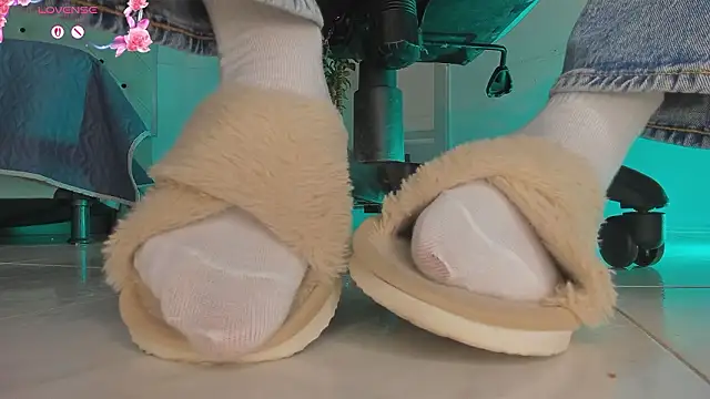 charlotte  grey online show from February 7, 2026, 8:12 pm