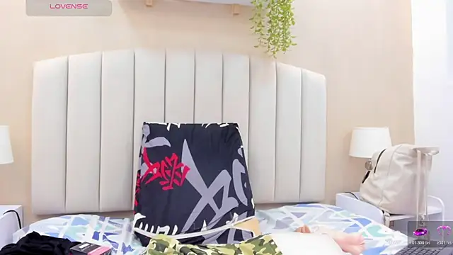 Snapshot of Mia_thompson_19 chatting on February 6, 2026, 10:24 pm Mia thompson 19 online show from February 6, 2026, 10:24 pm