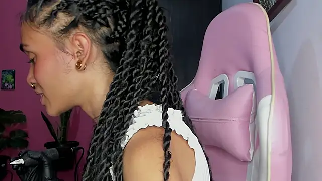 Juanadearco5 online show from January 5, 2025, 11:22 pm