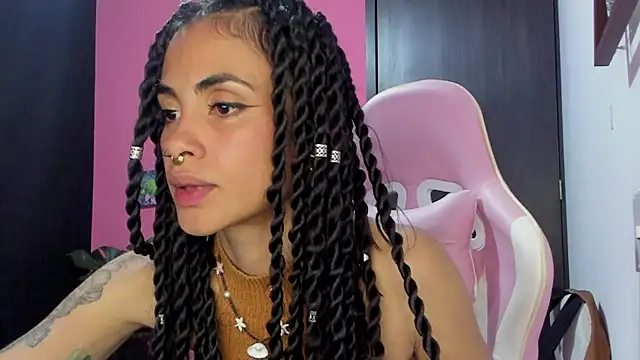 Juanadearco5 online show from January 8, 2025, 12:17 am