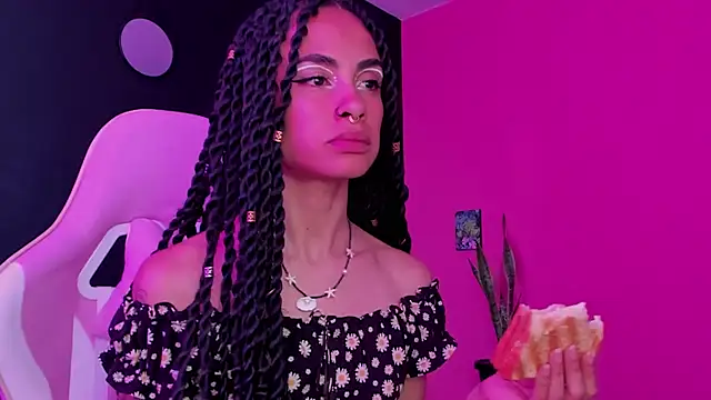 Juanadearco5 online show from January 17, 2025, 3:53 pm