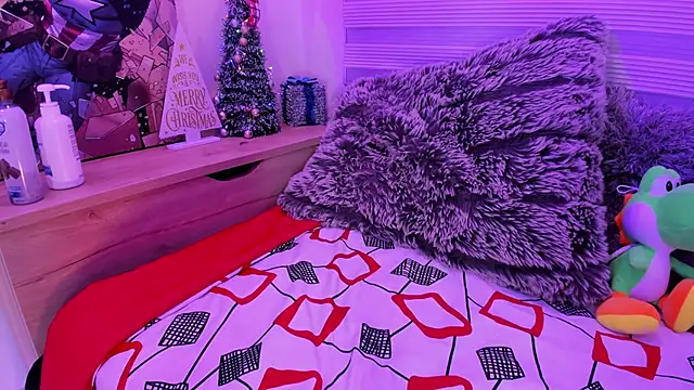 madelyn rose  online show from December 10, 2024, 8:08 am