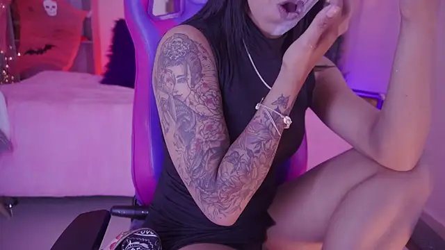 madelyn rose  online show from October 31, 2025, 2:56 am