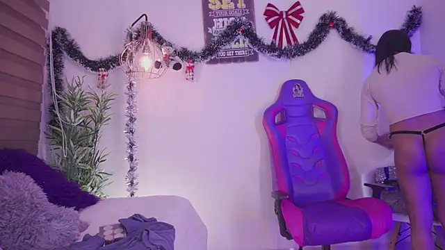 madelyn rose  online show from December 5, 2025, 2:09 am