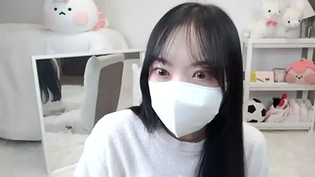 momo room online show from April 4, 2026, 12:24 pm