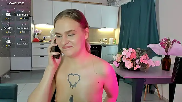 Snapshot of CarolineLovers chatting on December 5, 2024, 8:55 am CarolineLovers online show from December 5, 2024, 8:55 am