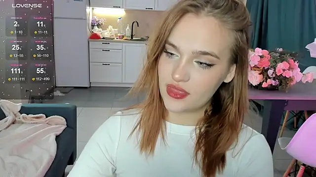 Snapshot of CarolineLovers chatting on December 5, 2024, 11:51 pm CarolineLovers online show from December 5, 2024, 11:51 pm