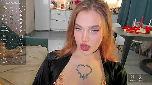 Snapshot of CarolineLovers chatting on December 25, 2024, 11:53 pm CarolineLovers online show from December 25, 2024, 11:53 pm