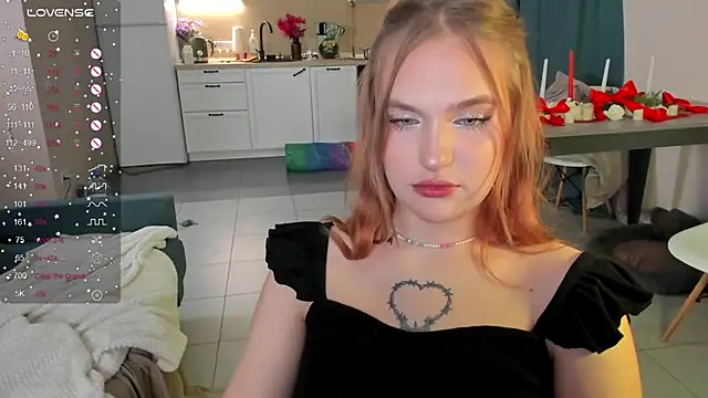 Snapshot of CarolineLovers chatting on December 27, 2024, 3:20 am CarolineLovers online show from December 27, 2024, 3:20 am