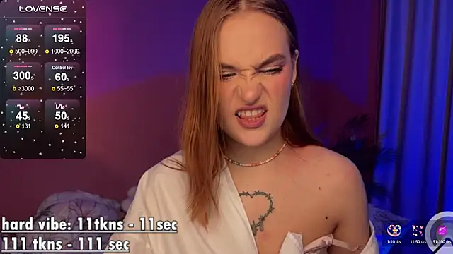 Snapshot of CarolineLovers chatting on March 22, 2025, 3:52 am CarolineLovers online show from March 22, 2025, 3:52 am