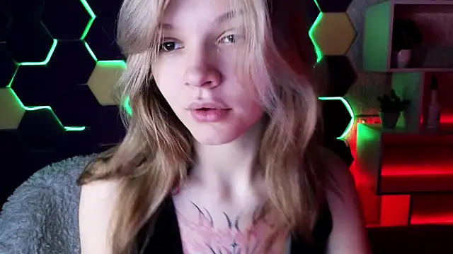 LitaBrom online show from December 25, 2024, 1:53 am